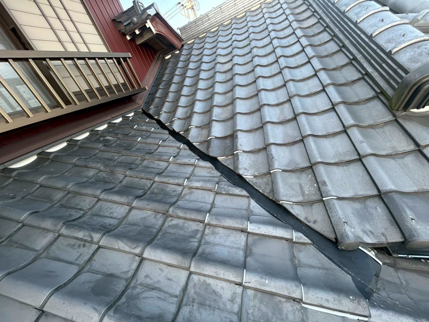 愛知県安城市にて雨漏り修理〈屋根谷板金からの雨漏り〉
