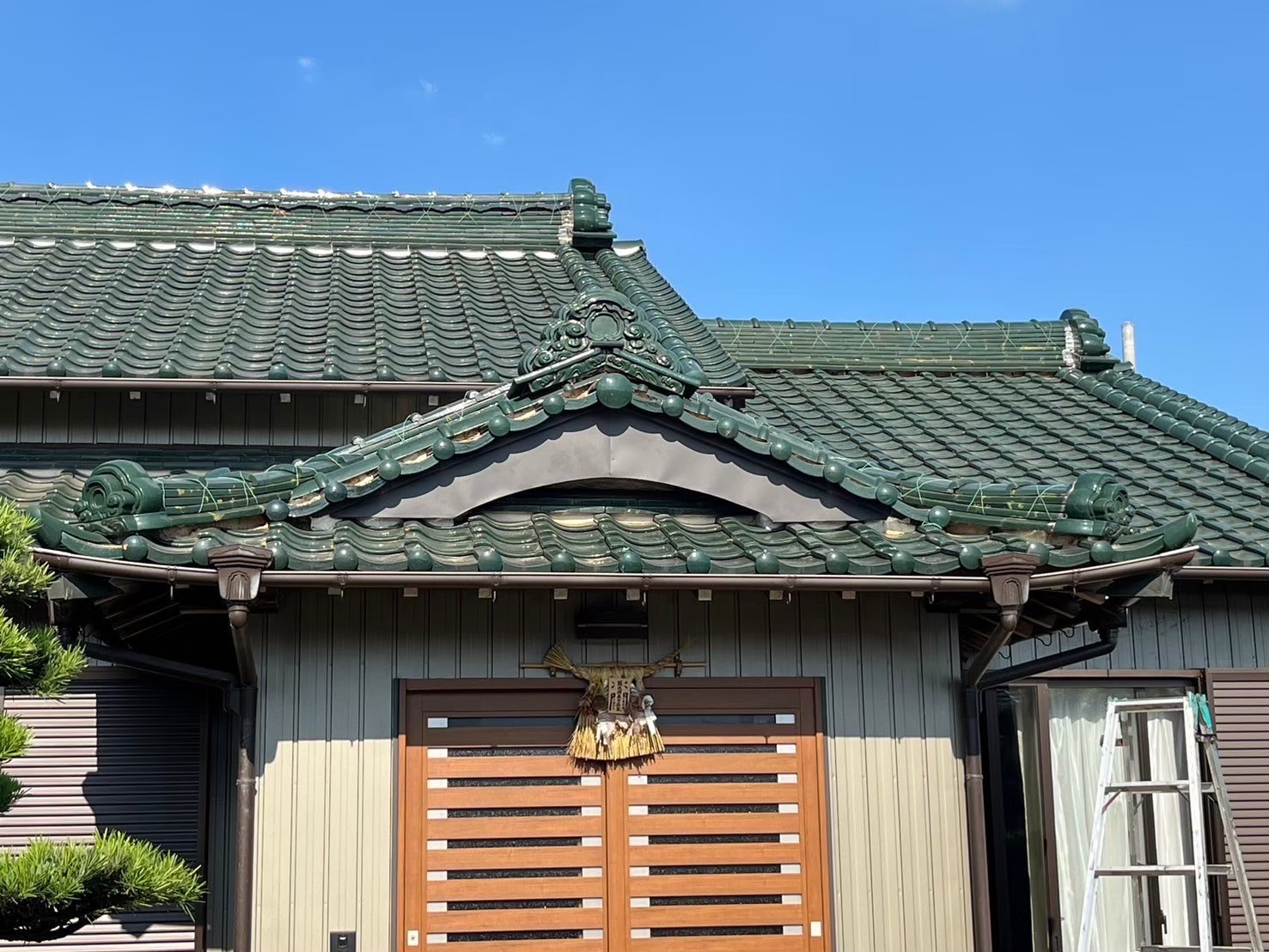 愛知県安城市にて雨漏り予防の屋根修理〈瓦屋根の漆喰・谷板金工事〉