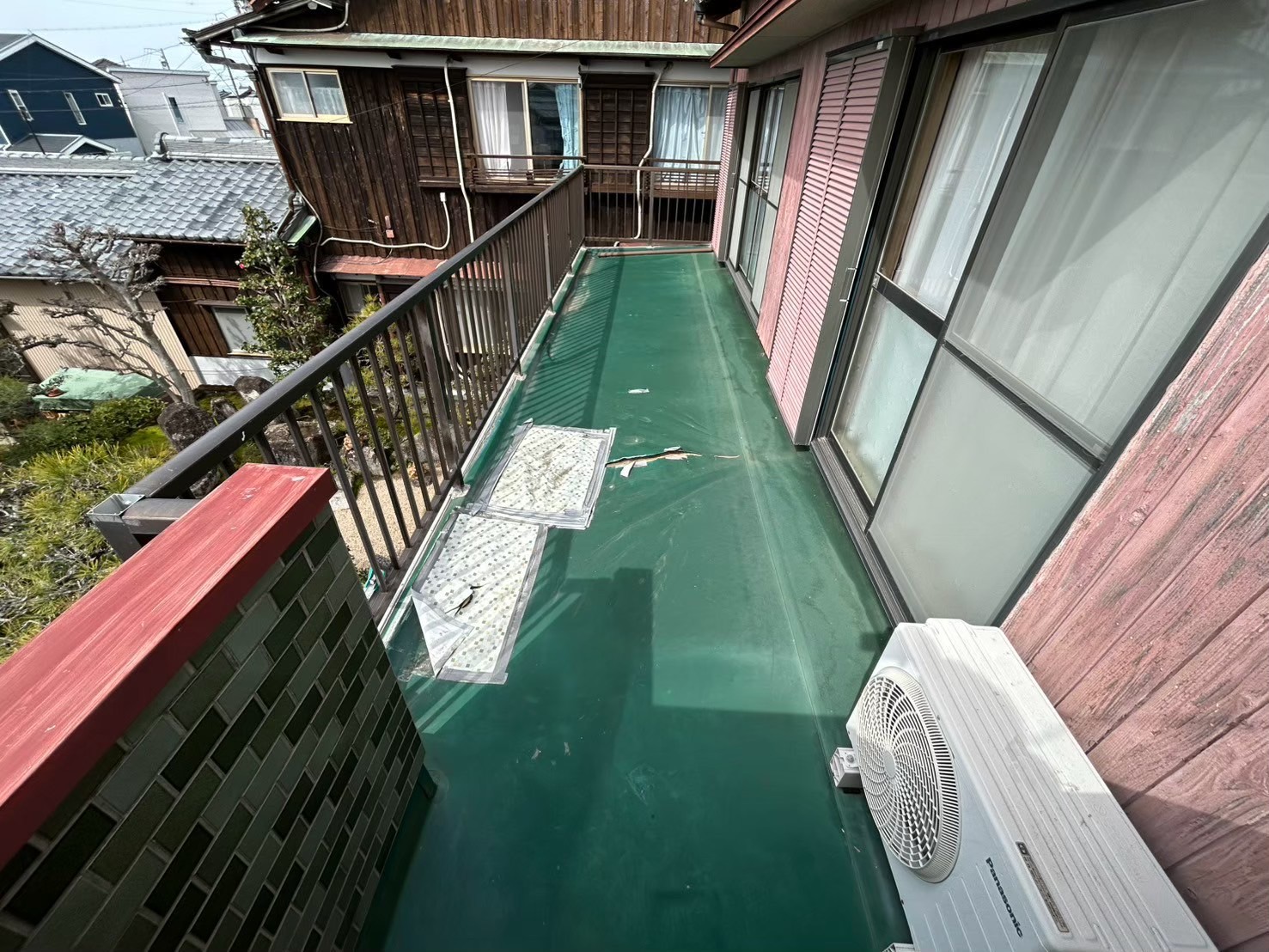 愛知県安城市にて雨漏り予防の瓦屋根修理・ベランダ防水の施工前写真