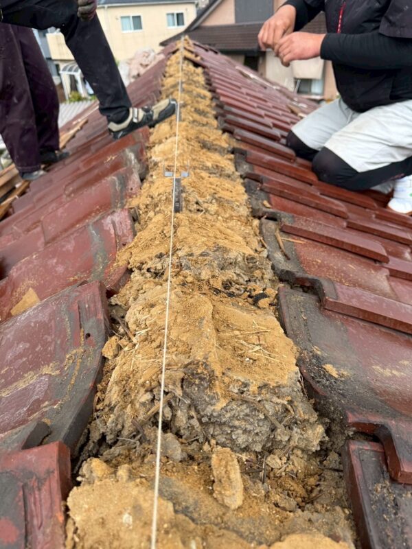 愛知県安城市にて雨漏り予防〈棟瓦の組み直し〉の施工前写真
