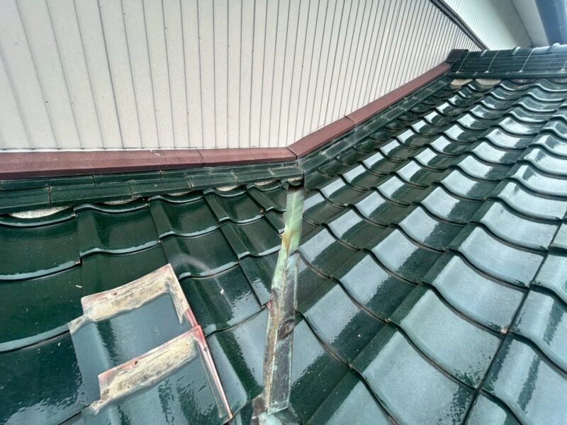 愛知県刈谷市にて雨漏り修理〈谷板金からの雨漏り事例〉