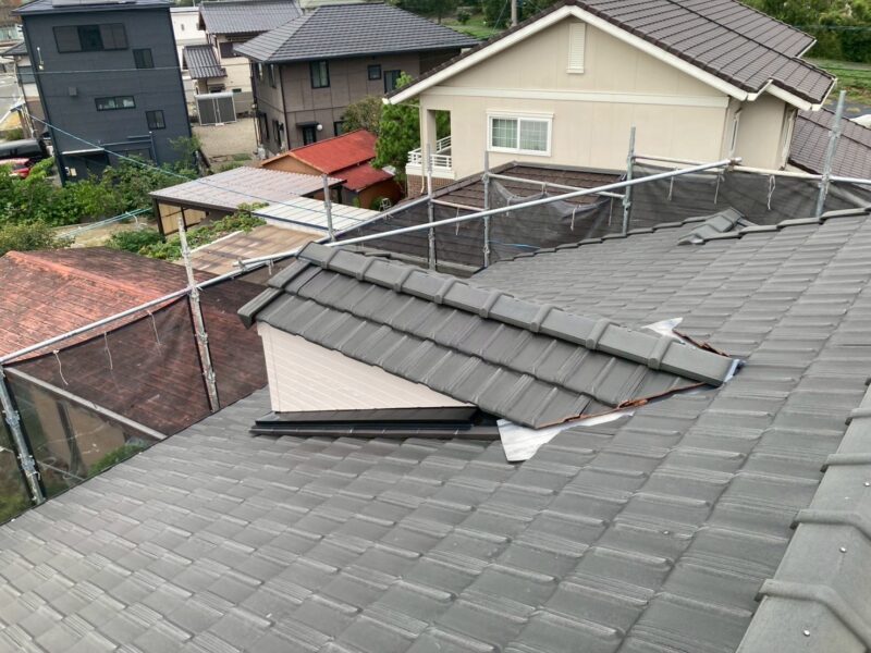 愛知県刈谷市にて屋根修理〈漆喰の剥がれ・雨漏りの危険性〉