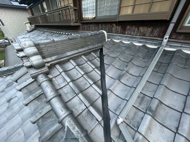 愛知県安城市にて雨漏り予防の屋根修理〈谷板金の錆〉の施工後写真