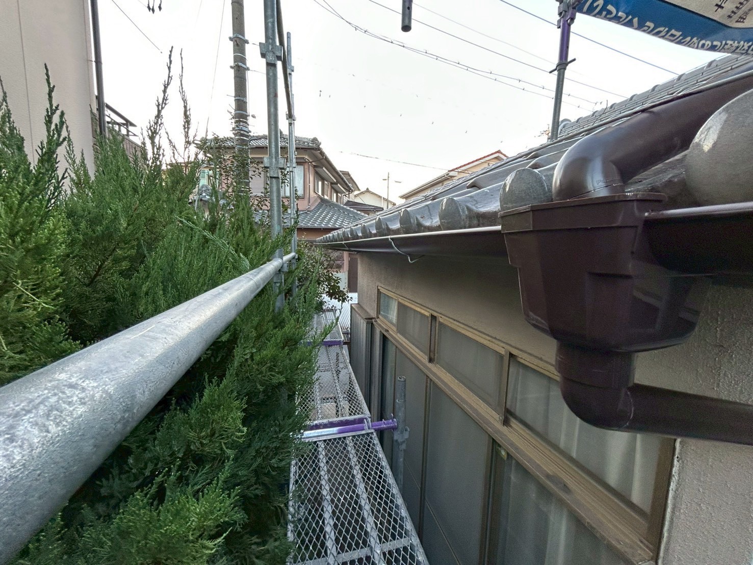 高浜市にて雨樋修理〈雨樋のオーバーフロー・雨漏り予防〉の施工後写真