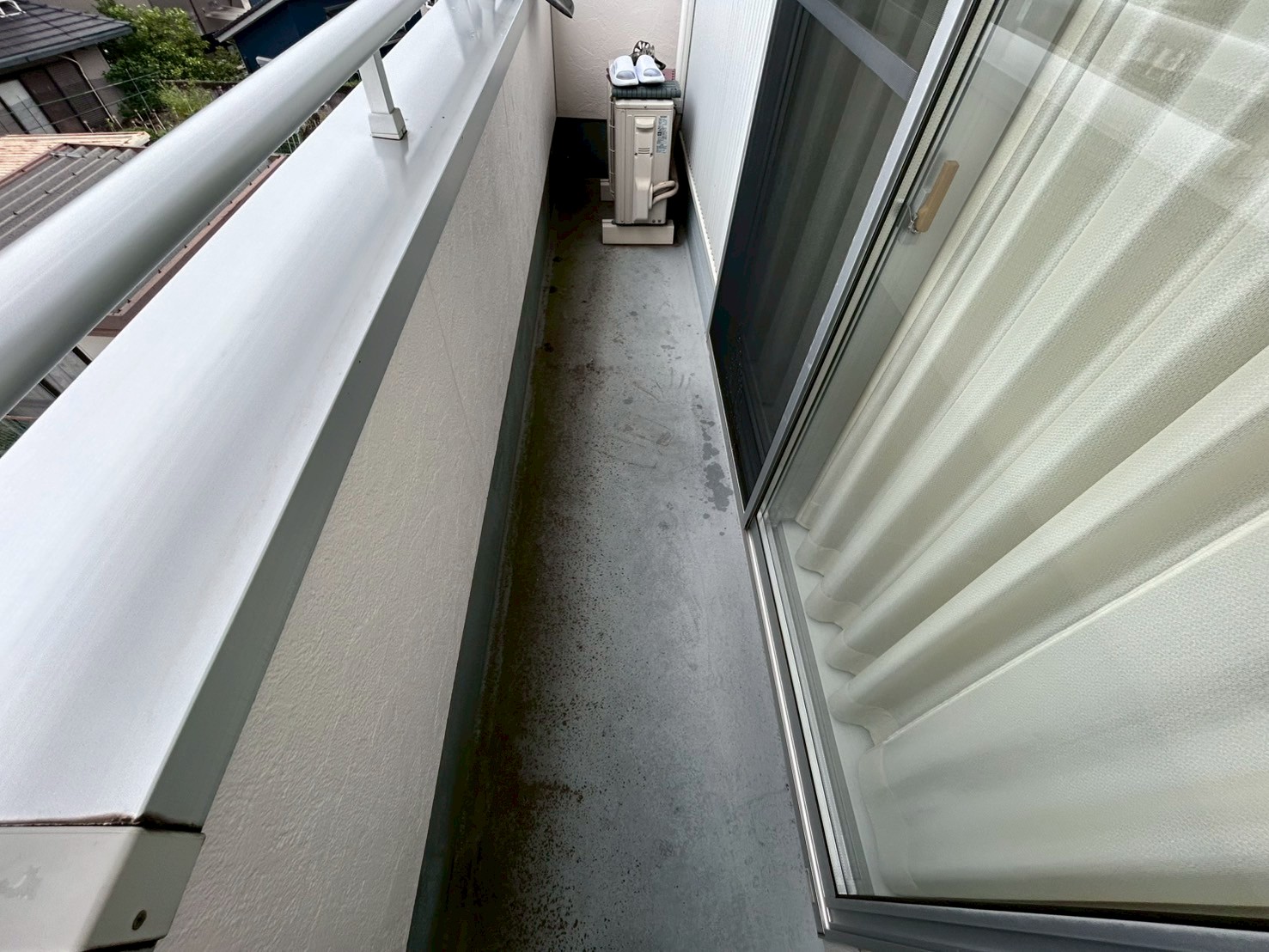 安城市にて雨漏りに伴う防水塗装工事の施工前写真