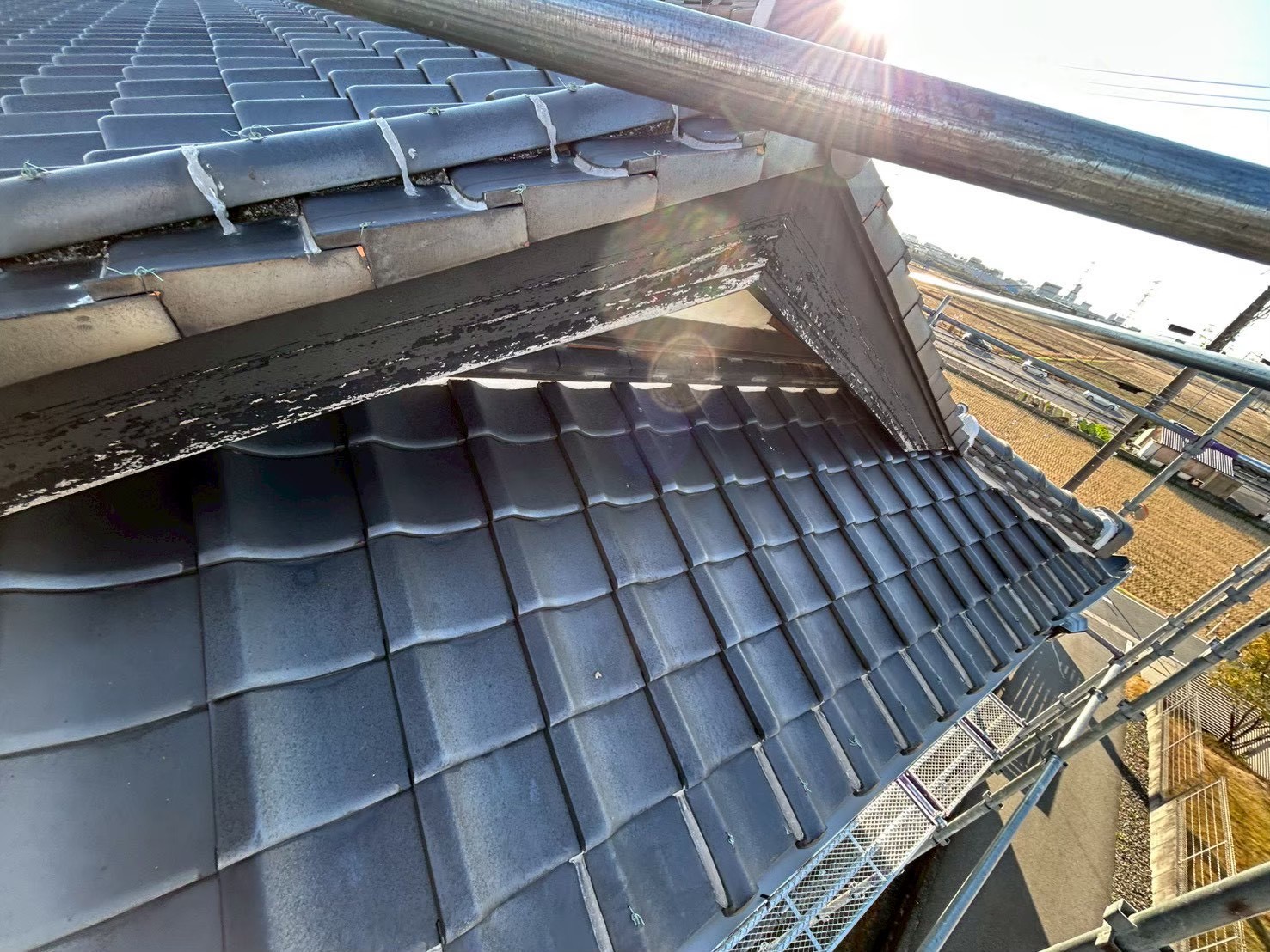 岡崎市にて屋根修理〈破風板の劣化・破風板金巻き〉の施工前写真