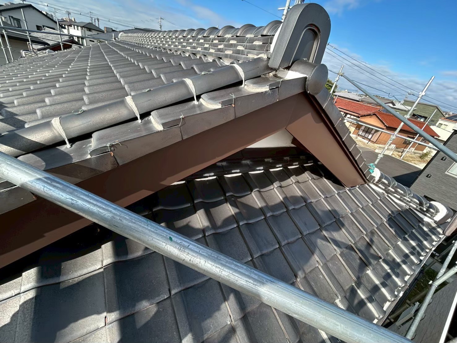 岡崎市にて屋根修理〈破風板の劣化・破風板金巻き〉の施工後写真