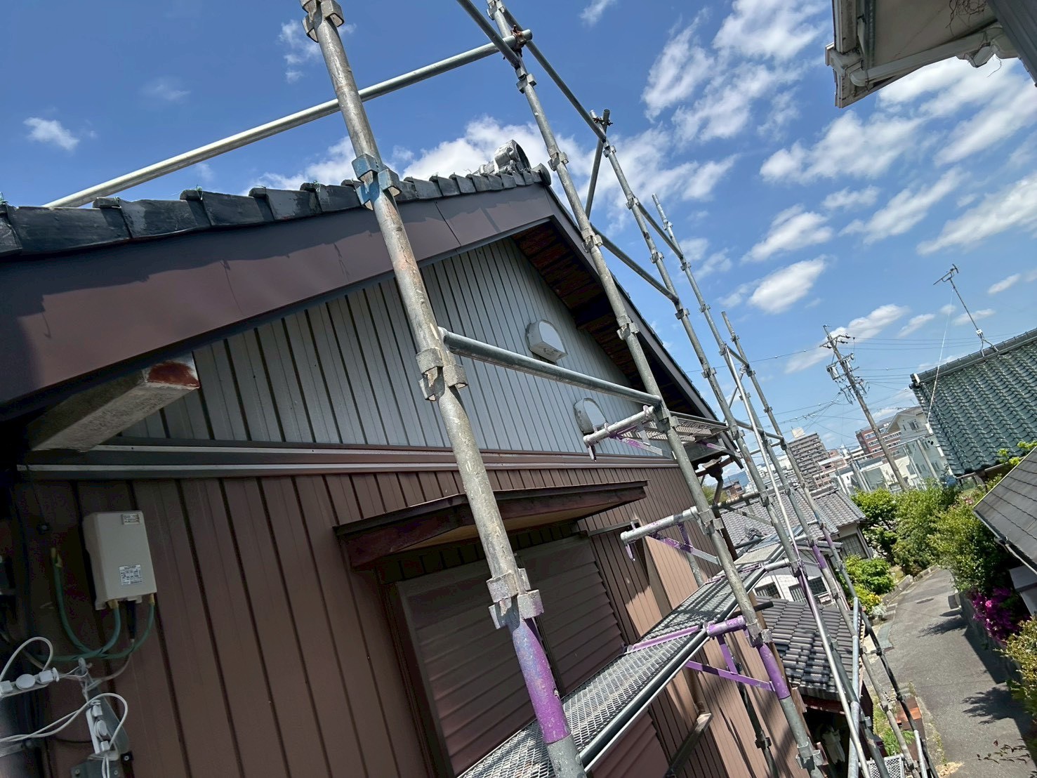 安城市にて屋根修理〈雨水による腐食・破風板板金工事〉の施工後写真