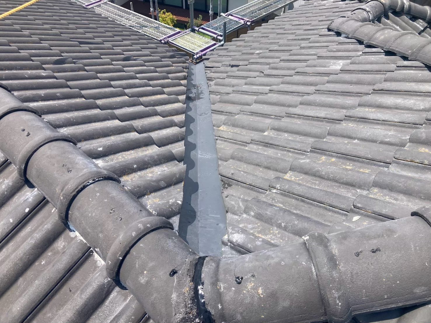 豊田市にて屋根修理〈破風板と谷板金の補修〉の施工後写真