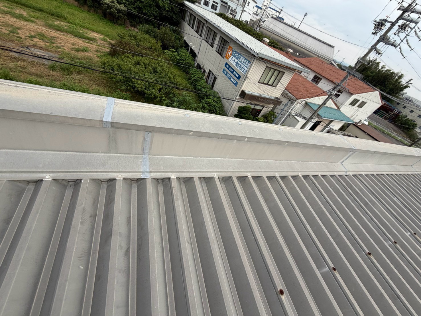 安城市にて雨漏り修理〈工場屋根の目地劣化による雨漏り・目地の打ち替え〉の施工後写真